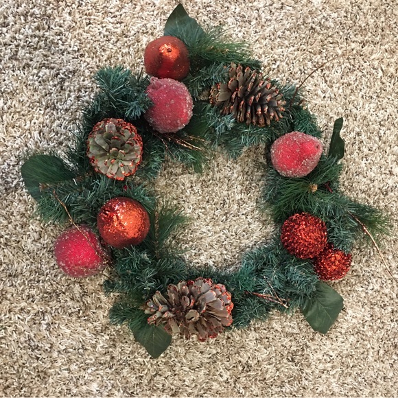 20" WREATH w/ Frosted Fruit, Pinecones & Berries - Picture 3 of 4